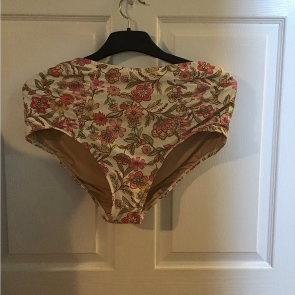 Ruffled Bikini 2 piece 2x Wallflowers - Picture 5 of 5